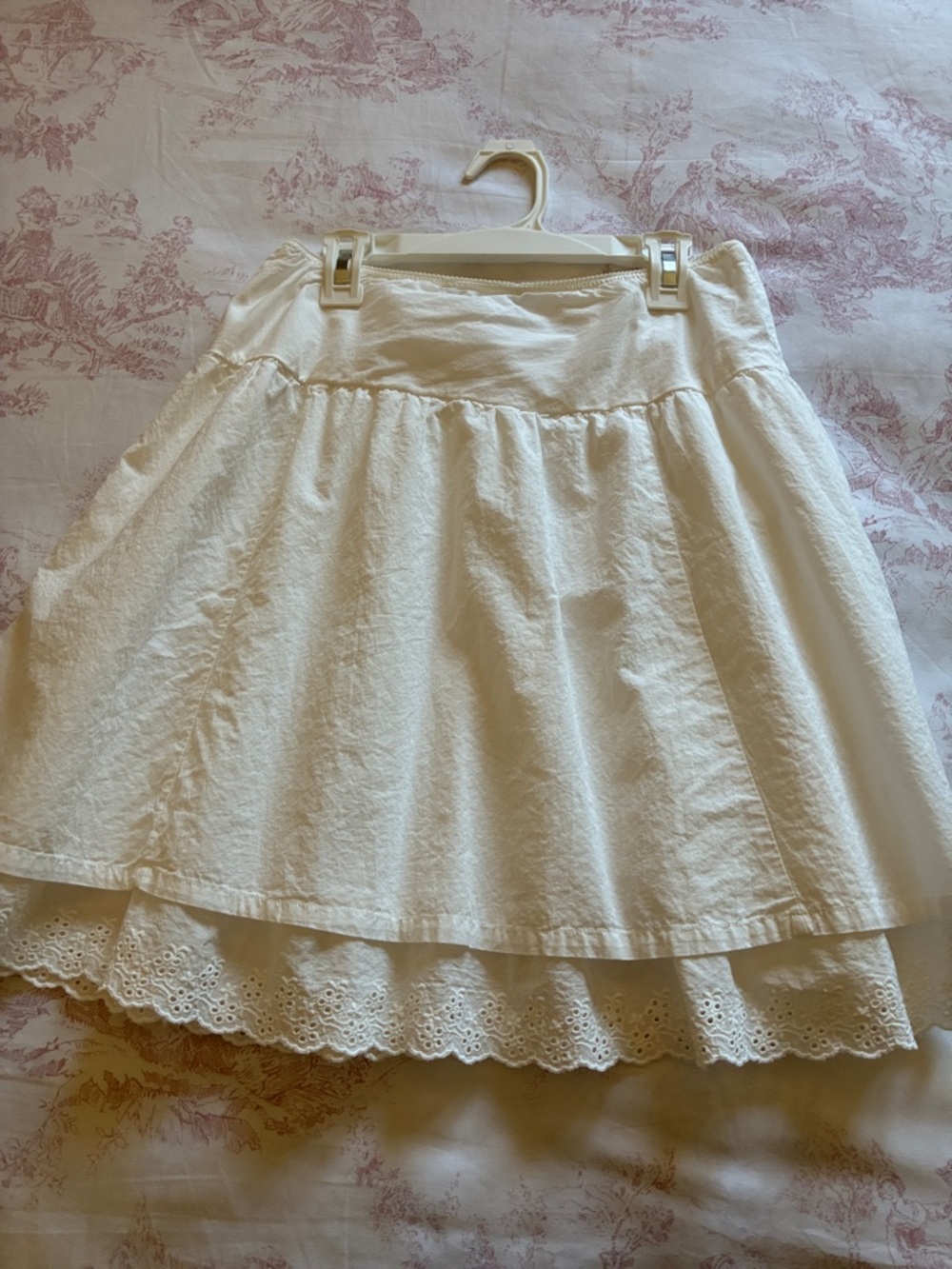 Brandy Melville Classic Cream Eyelet Hem A-Line Skirt - Women's